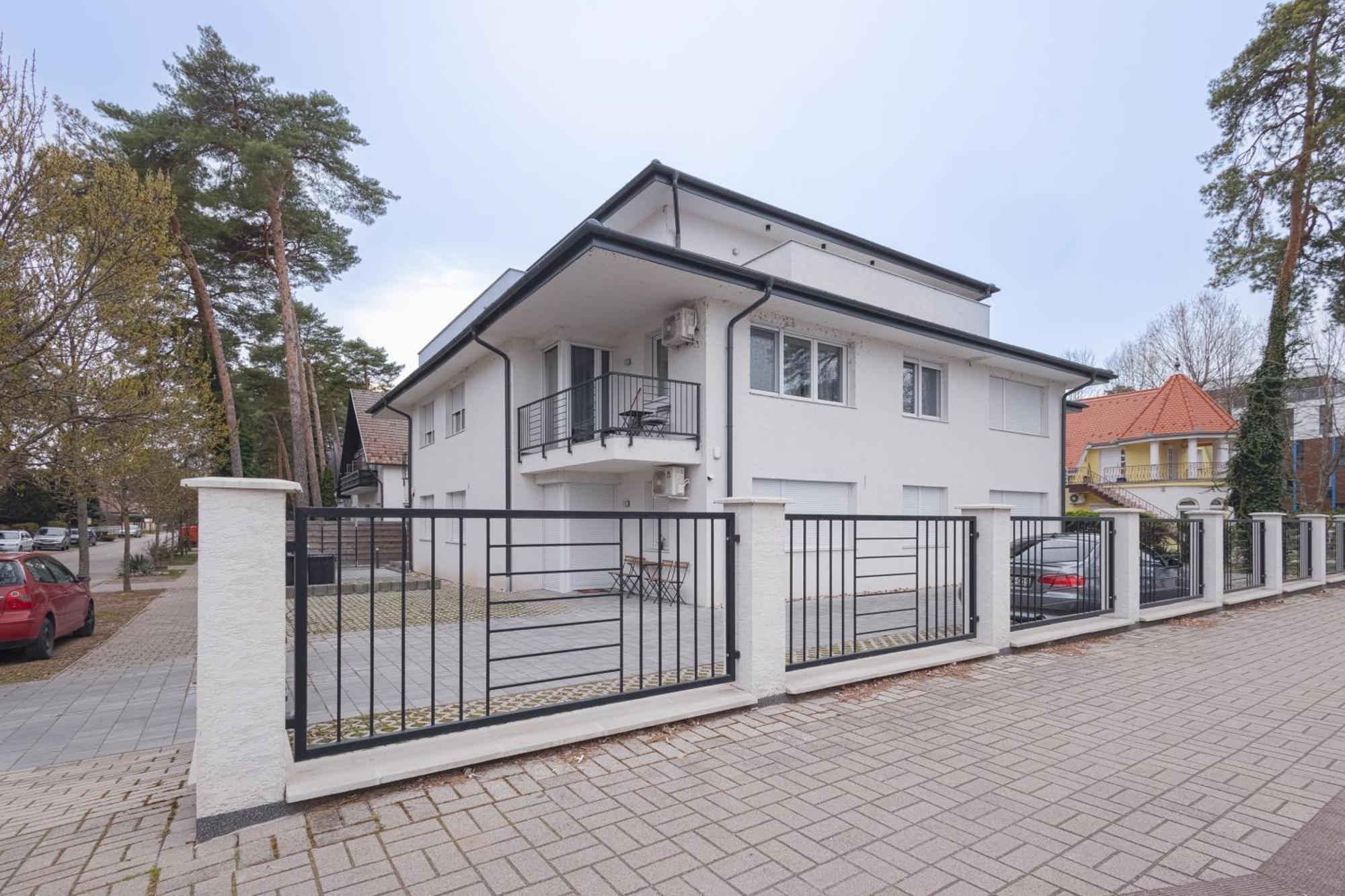Vitorlas Wellness Apartman Siofok By Bltn Bagian luar foto